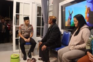 Polisi Bersama Masyarakat : Polres Pasuruan Sambangi Rumah Duka Korban Karhutla TNBTS